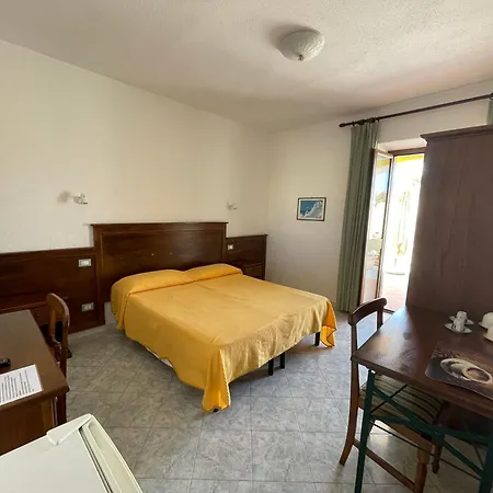 Andrea A Mare Forio (Isola d'Ischia)